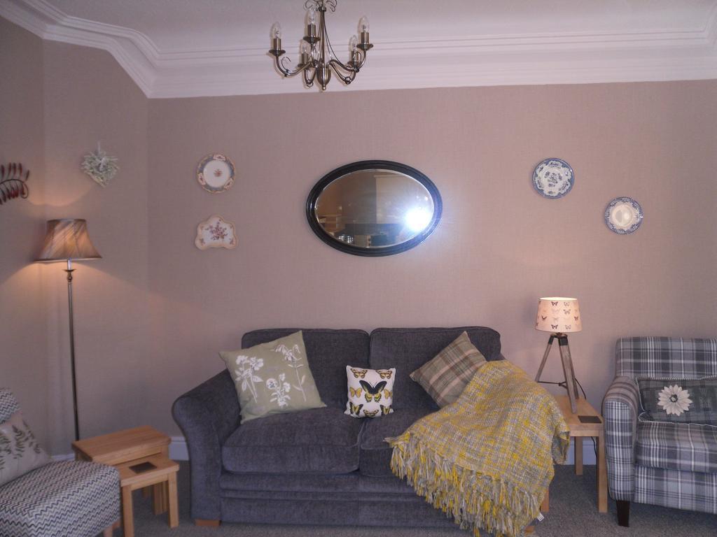 Claremont House Holiday Apartments Llandudno Oda fotoğraf