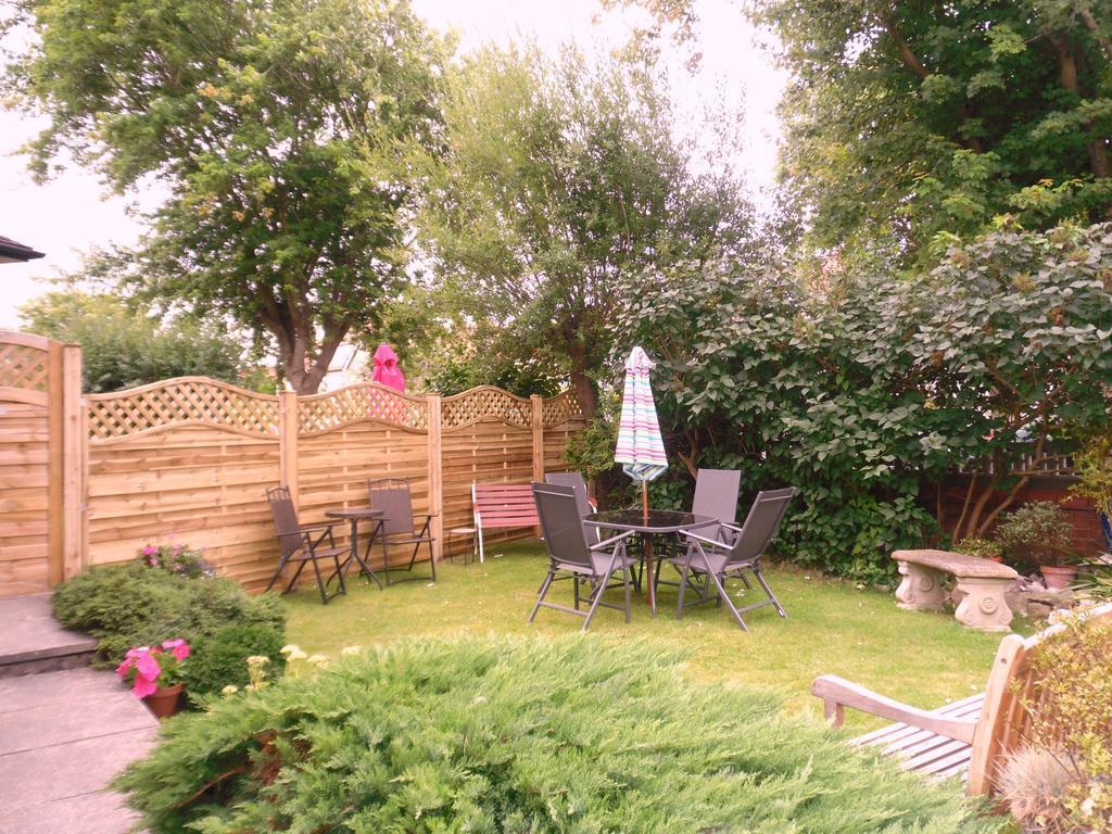 Claremont House Holiday Apartments Llandudno Oda fotoğraf